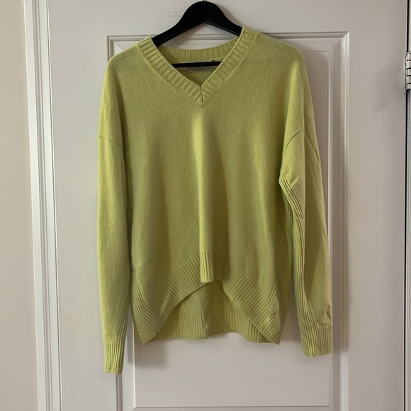 Allsaints Ivana Cashmere-Wool Blend V-Neck Sweater. Medium. Citron Tea. - Picture 2 of 11